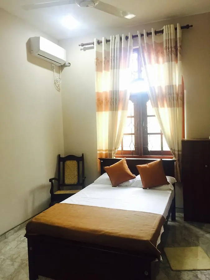 Mango Villa Negombo 2*,